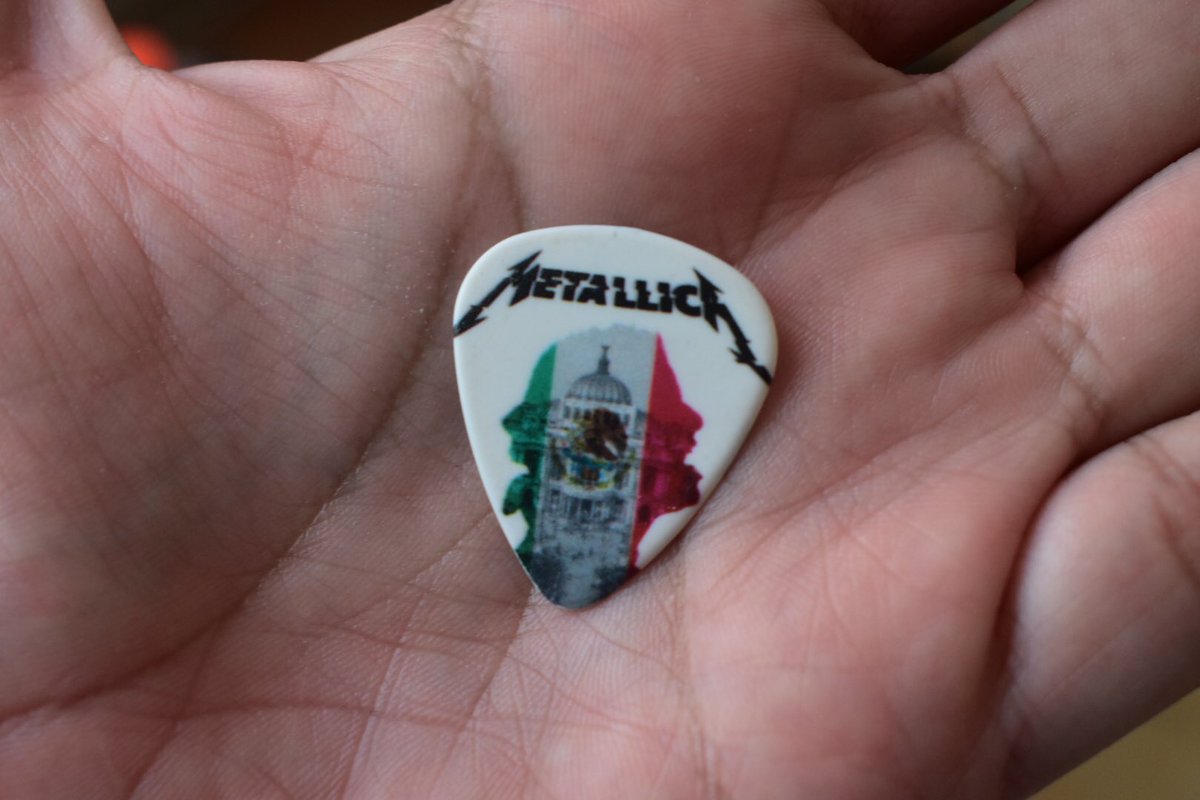 fancitofromhell's tweet photo. ¡NUMA! Me lleve la plumilla de Hetfield #MetallicaMondays #MetInMexico #GuitarPick https://t.co/eVZBq1Vb8y