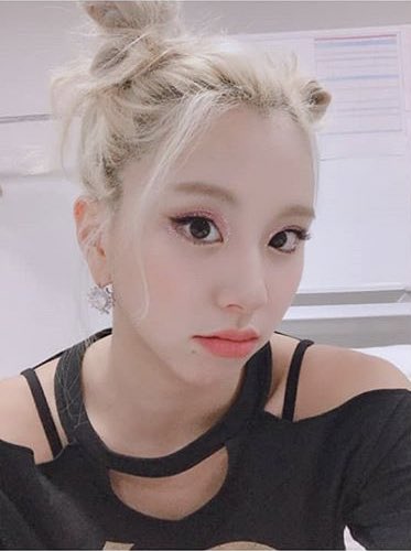 chaefies (chaeyoung selfie’s); a thread