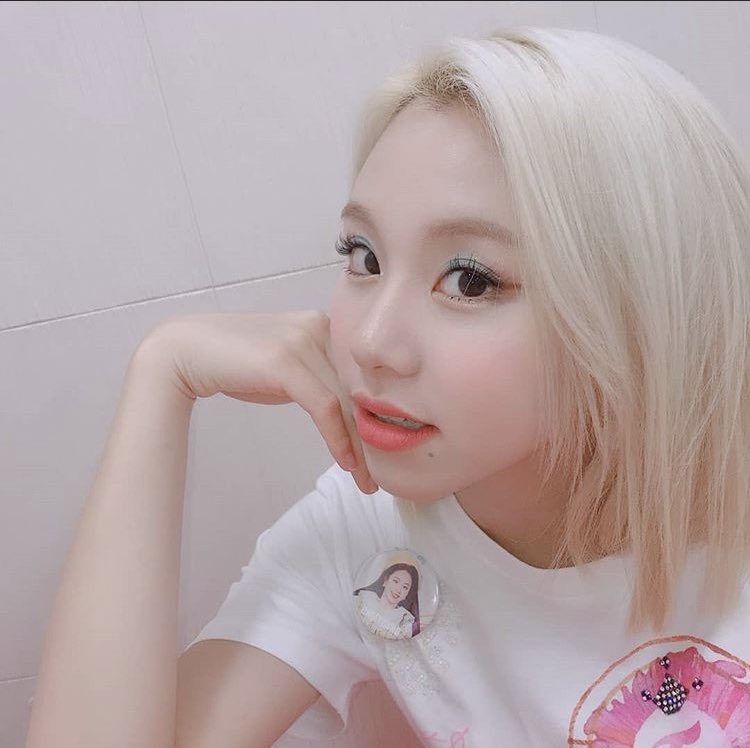 chaefies (chaeyoung selfie’s); a thread