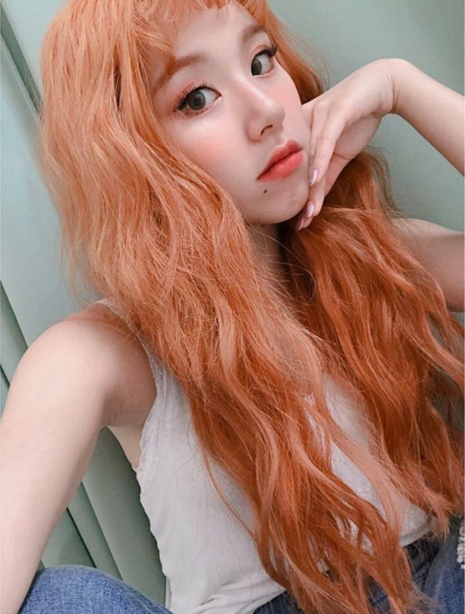 chaefies (chaeyoung selfie’s); a thread