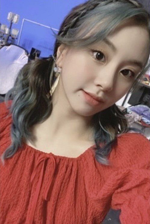 chaefies (chaeyoung selfie’s); a thread