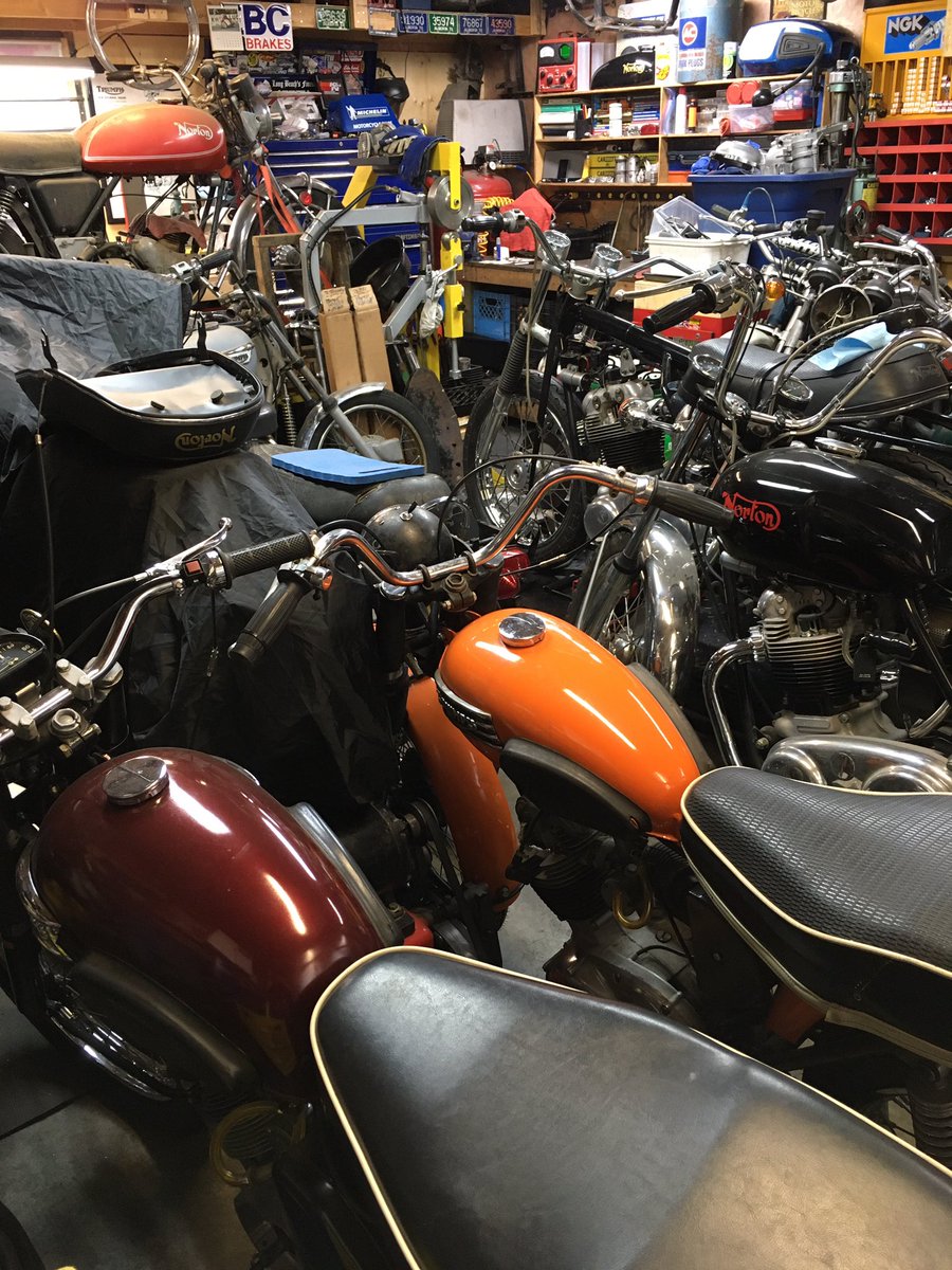 HooligansCycles's tweet photo. Time to shut it down for the night... #Triumph #BSA #Norton #vintagemotorcycle #Britishmotorcycle #classicmotorcycle #rideimust #hbcparts #hooliganscycles #hooligansbritishcycles https://t.co/WIMUsMkAph
