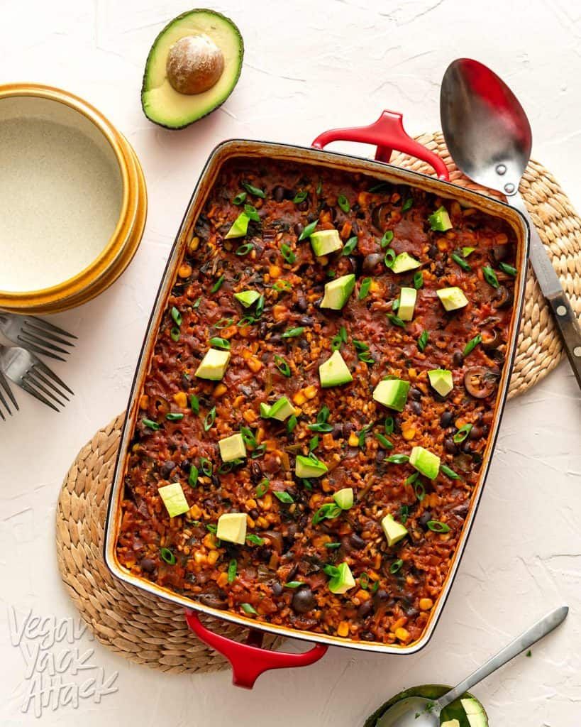 VeganYackAttack's tweet photo. I've fallen out of the swing of meal prep because of a chaotic last two weeks.😅 I think I'll start up again with my Chipotle Brown Rice Bake! So easy, and with many #pantryfriendly ingredients. RECIPE: https://t.co/If2GFf61Mm https://t.co/6l5Unwl8oX