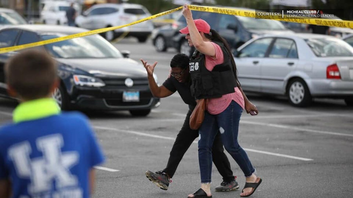JacquelineMNie's tweet photo. Steve Newell made a FB post about this photo, of his friend Stacy Shannon, a SGT with @lexkypolice, which has gone viral. 

"A month ago she was on the front lines of the protest downtown getting yelled at and spit on," Newell said.

Hear from Newell on @LEX18News at 7. https://t.co/msUbWALvuf