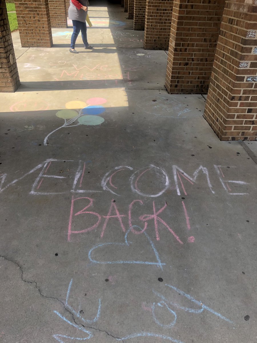JoySherrodHMS's tweet photo. Great first day back to school at HMS! A new kind of normal with students getting their temperature checked, wearing masks, and learning to navigate the chrome books. Thank you to parents and Halls community for your support. #HMS6th #HMSHasIt https://t.co/imGp2DRsZ3