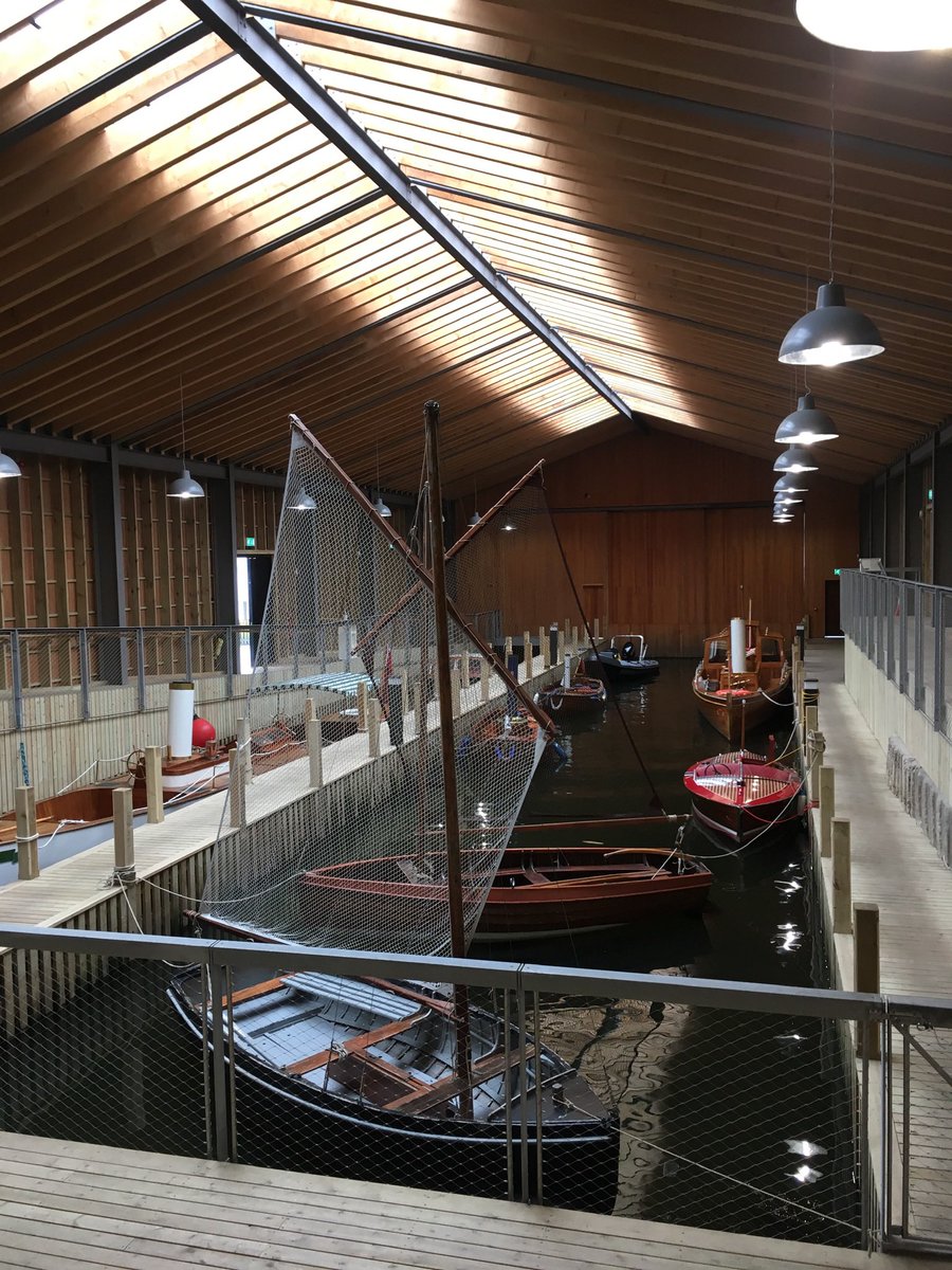 I didn’t share some images of the new & wonderful  @windermerejetty museum from a few weeks ago. They’ve been coping well with keeping visitors safe & have possibly one of the best museum cafe views yet. (Thread)