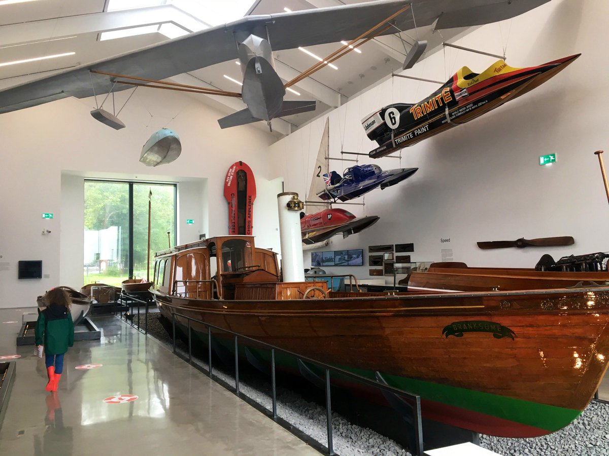 I didn’t share some images of the new & wonderful  @windermerejetty museum from a few weeks ago. They’ve been coping well with keeping visitors safe & have possibly one of the best museum cafe views yet. (Thread)