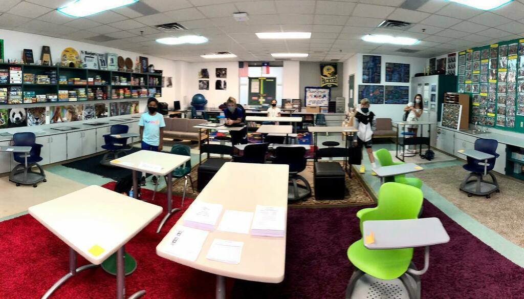 ManghamMath's tweet photo. #ManghamMath #DISDragons Einstein:βA person who never made a mistake never tried anything new.β Lots of day 1 mistakes by me, but nothing like being back in my classroom. @carrollisd #dragonstrongπ #dragonsfirstday20 https://t.co/RItifUFDWe https://t.co/zakGtO9lp9