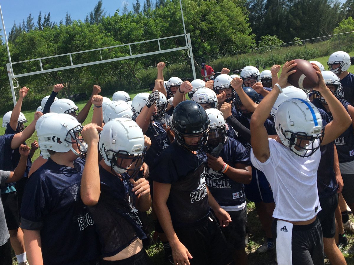 SharksOasisFB's tweet photo. Day 1 in the books. Great to be back and hungry to get back to WORK tomorrow!! 😤

🦈🏈🔥
#TheHunt #GoSharks https://t.co/sv3wRJXUvq