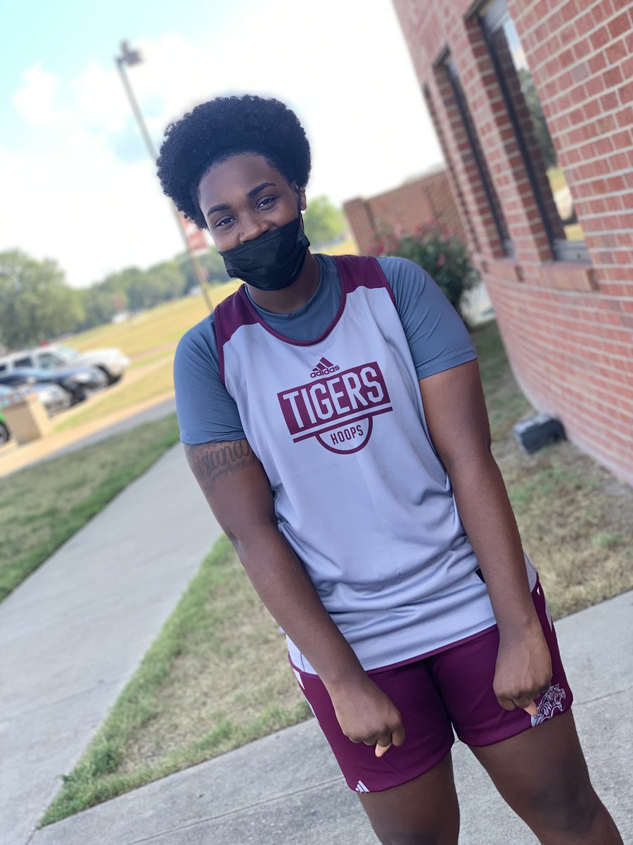 braithehooper's tweet photo. Sophomore Szn and I never felt better ! #Bigpost🦍 https://t.co/lMDvbdpKMr