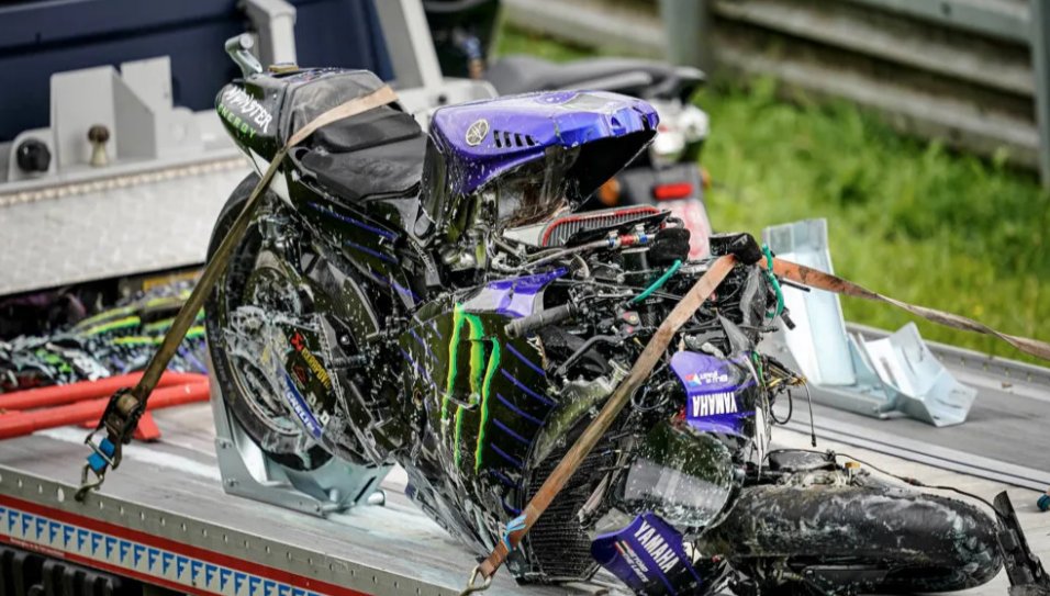 Giantofa's tweet photo. Per fortuna nessuno si è fatto male ...
I "pazzi" weekend al #RedBullRing 
#SafetyFirst #motogp #austriagp https://t.co/2joCdfHTcV