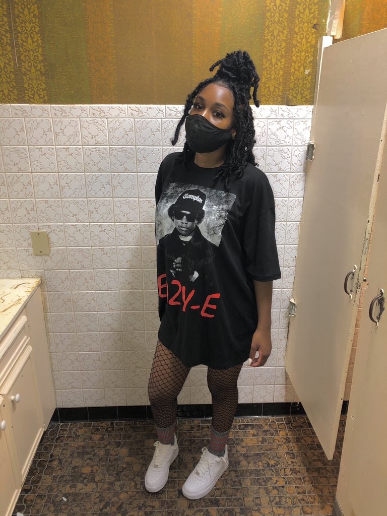 madinicoleb's tweet photo. throwin’ a fit.. ㊙️🦍 https://t.co/AskFoeMNiN
