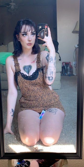 did i show y'all these yet? 👀👅 https://t.co/r6Rf8V41Mt