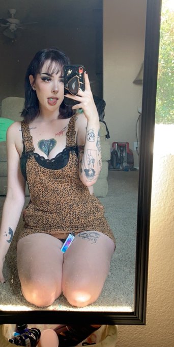 did i show y'all these yet? 👀👅 https://t.co/r6Rf8V41Mt