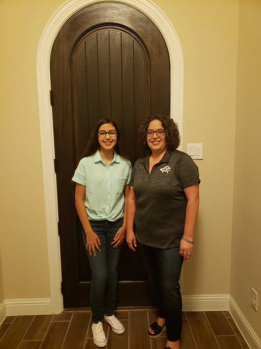 KDDuke11's tweet photo. Reagan decided that given all of the changes in the world right now, she may as well try out a new school! So, off to Royse City she goes. We are both Bulldogs now! #RCISDJoy #RCISDFirstDay #RCISD #RCBulldogs https://t.co/hfdUgNZc2a