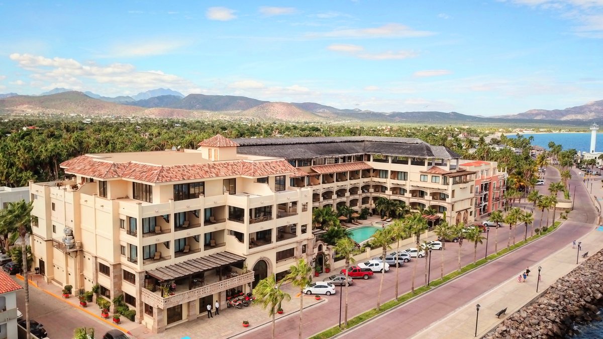 LaMisionHotel's tweet image. Same location different time ⏳🙌
#timegoesfast #monday #lamisionloreto #hotel #malecon #antiguo