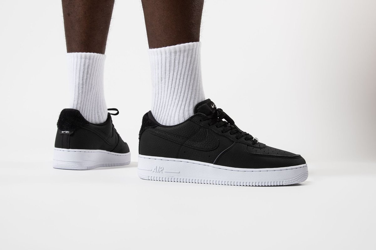 nike air force one craft black