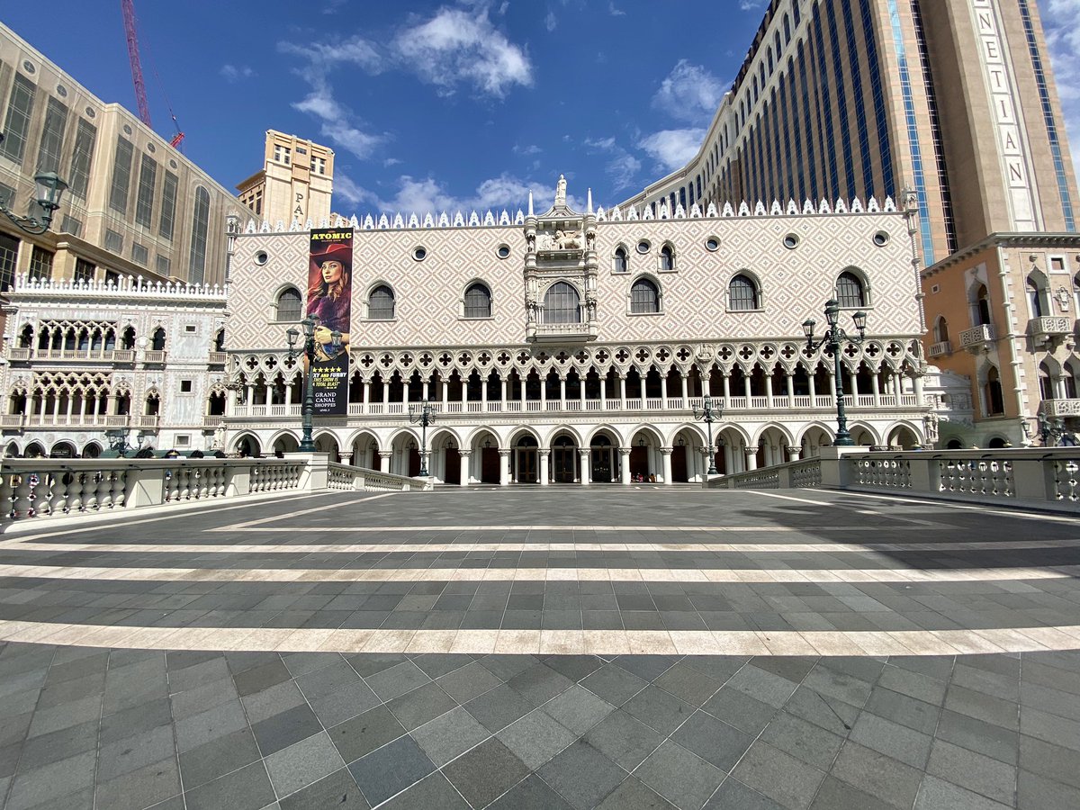 You know if you stand in the right spot, you can almost imagine being in Macau – bei  Venetian Resort & Casino