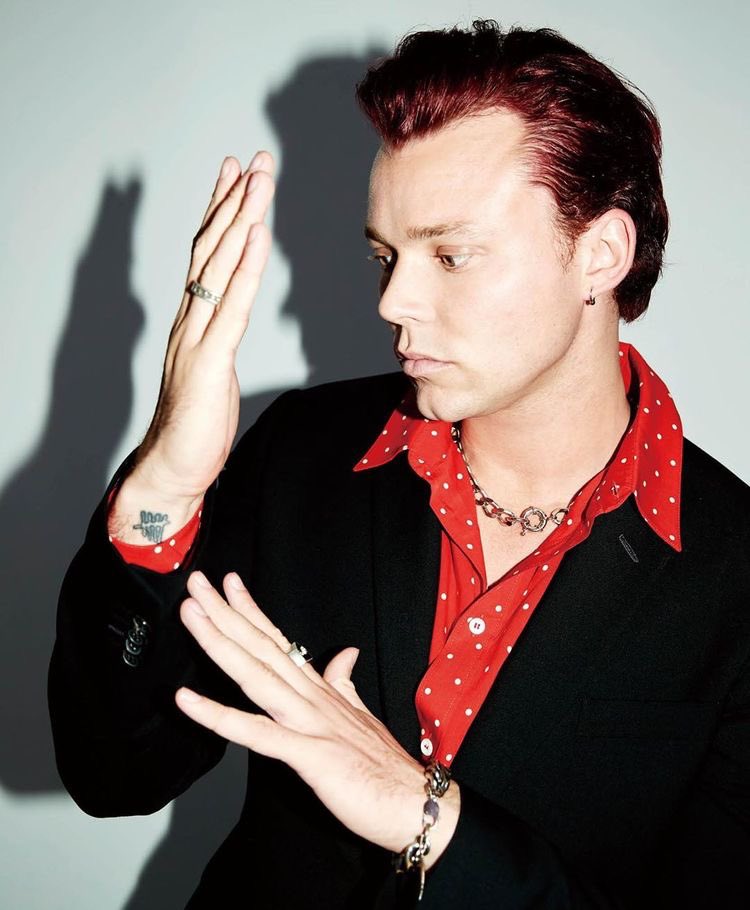 swftsos's tweet image. ashton w red hair for our mascot? #REDTEAM #CALMPromoComp #STREAMTEETH