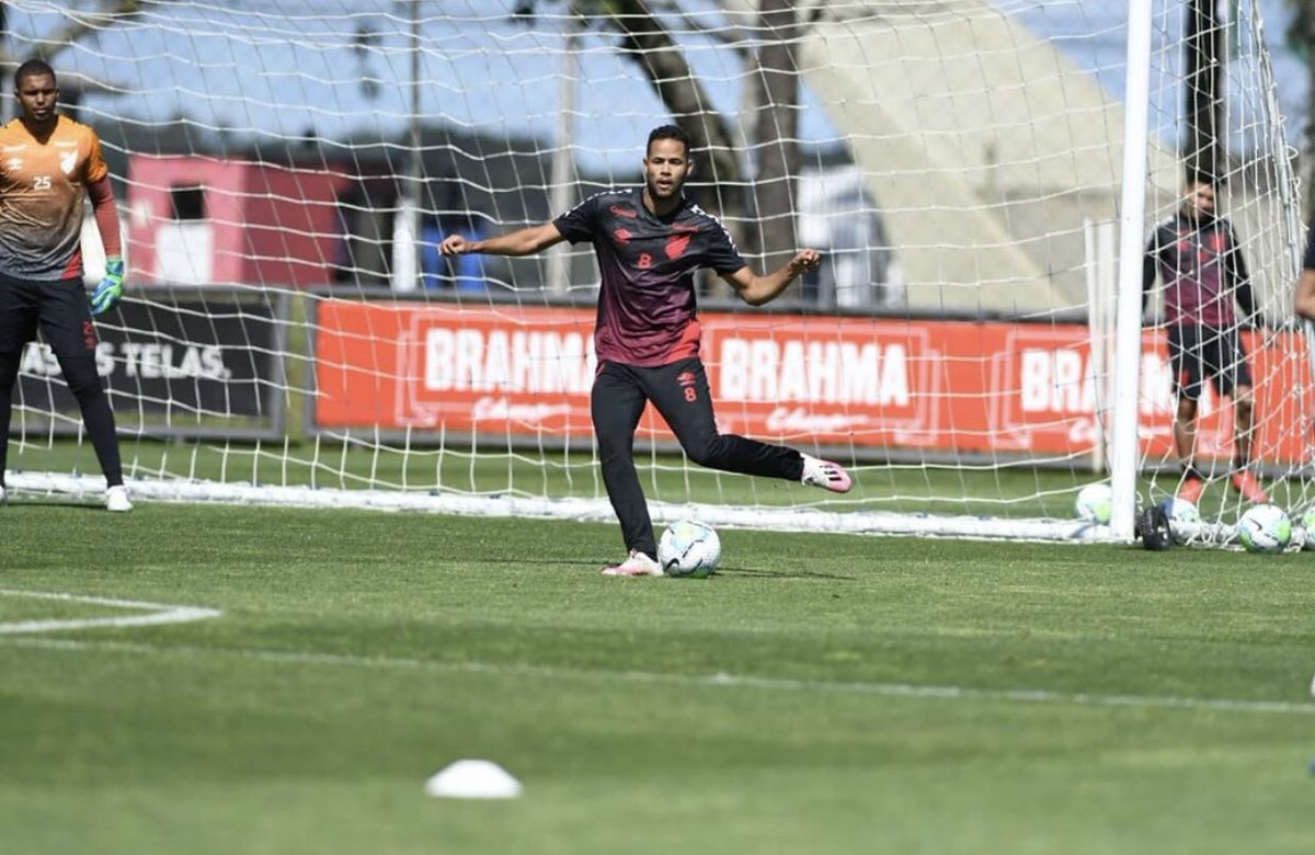 Quando as coisas não acontecem como você quer, o segredo é trabalhar, não baixar a cabeça e ter a certeza que Deus está no controle de tudo! Nada foge do seu querer!!!!