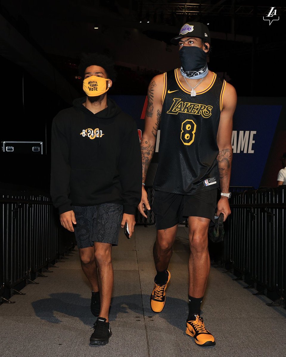 exexcaby's tweet photo. Esta es la mejor jersey en toda la historia de mis queridos Lakers. #MambaMentality 

Dale like al tweet para que aparezca el emoji. 👇🏻 https://t.co/BDjn3MqJFA