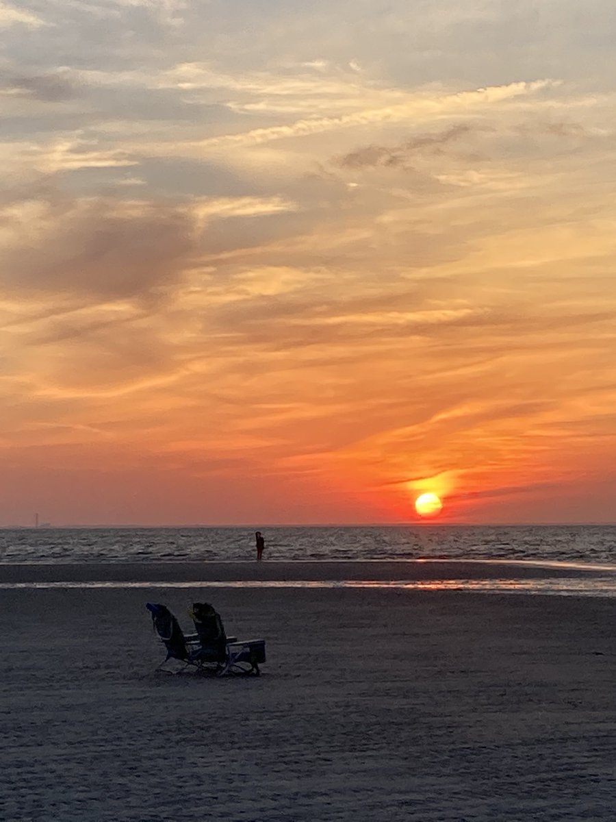debstev626's tweet photo. Sunsets and great friends https://t.co/9hGtzBxV5t