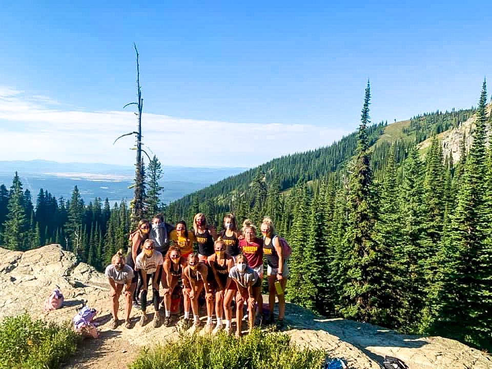 MSUNorthern's tweet image. Our Skylights volleyball team is getting ready for the semester with some team bonding (and mask wearing) in Whitefish, MT ✨
#naiavb #whitefish #mtsummer #msunorthern