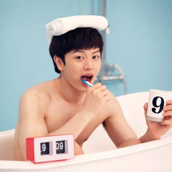 «30 Day Bias Challenge»D-7 - Bias shirtless self please be calm... breathe in, breathe out  #SUNGJAE  #성재  #BTOB  #비투비