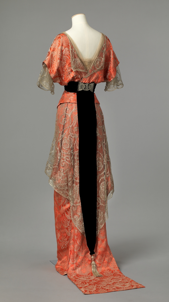 By the end of the Edwardian era, however, skirts were straighter, and high empire waistlines created a new silhouette.