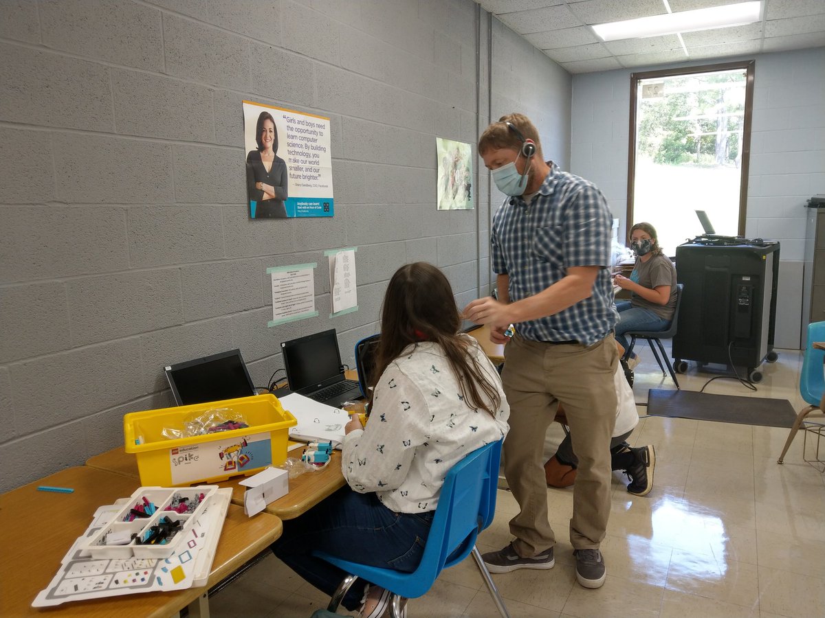 HMSIndian's tweet photo. @HMSIndians Mr. Parks's class combines Lego and electronics, Lego Education Spike Prime. #HMSindians #ChallengeAccepted  #ccsdtn https://t.co/k5wxJg3ldJ