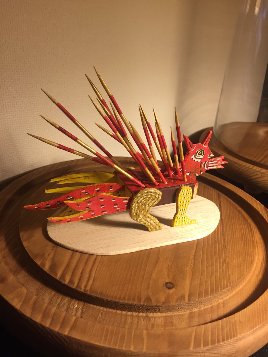 turk154's tweet image. Llegaron “Spike” y “Puntuo”. Mini esculturas de madera de balsa, cajas de fósforos, acrílico y lápices gel. Obras del gran @TiteCalvo Gracias maestro!

#miniesculturas #artegrafico #pequeñosformatos #titecalvo