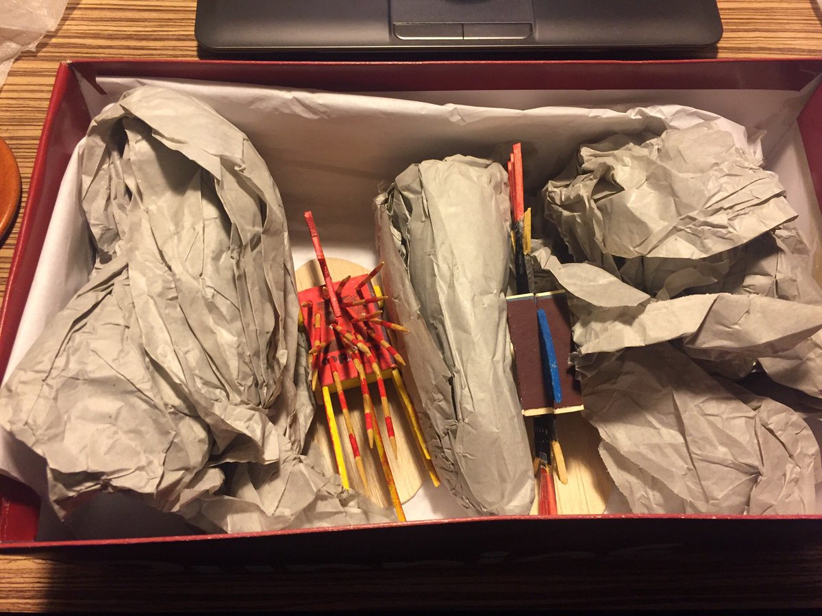 turk154's tweet image. Llegaron “Spike” y “Puntuo”. Mini esculturas de madera de balsa, cajas de fósforos, acrílico y lápices gel. Obras del gran @TiteCalvo Gracias maestro!

#miniesculturas #artegrafico #pequeñosformatos #titecalvo