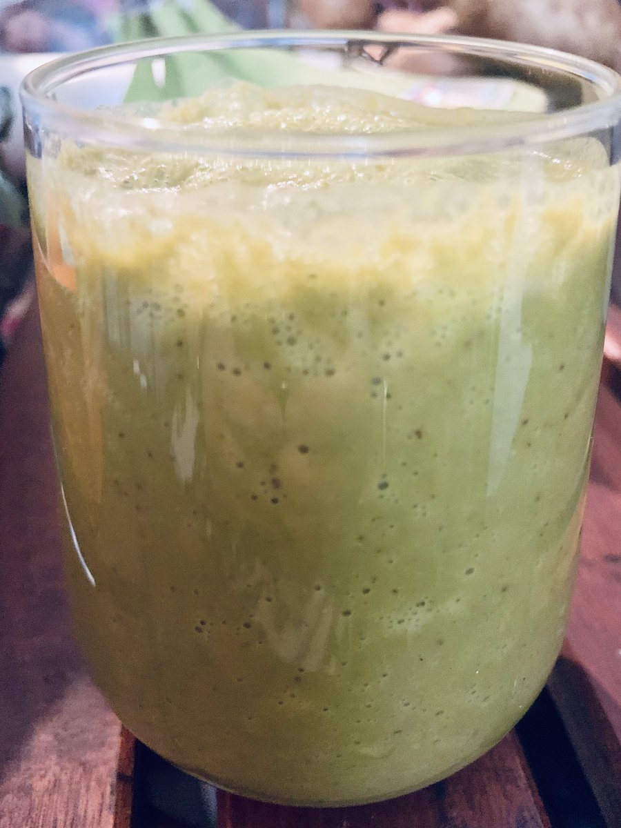 Clean_Pathway's tweet image. Spinach, celery, ginger, carrots, banana, strawberry, nectarine, walnuts, tumeric, coconut water smoothie 💚 #smoothie #health #healthychoices #HealthyFood #healthylifestyle #PositiveAttitude #wellness #yummy