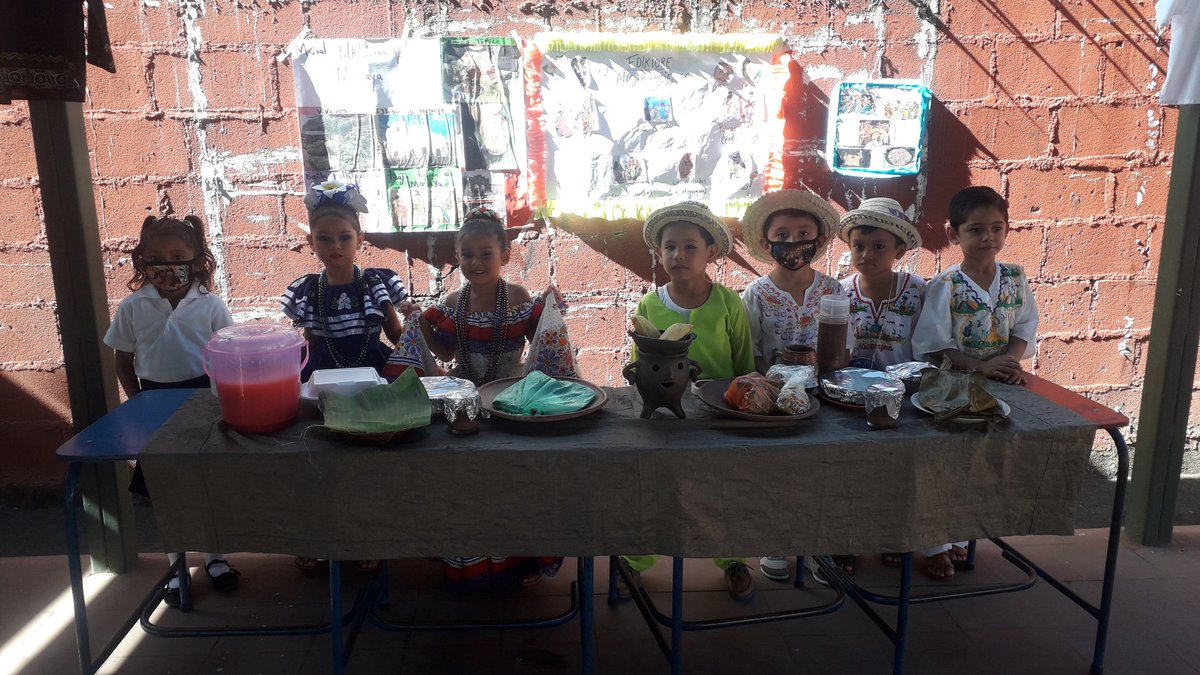 EngellyT's tweet photo. Celebrando nuestras tradiciones, comidas típicas y los bailes folklóricos.
#GranPuebloGrandesVictorias 
#Orgullopatrio
#Patrialibred22 https://t.co/e2jjQdqoqd