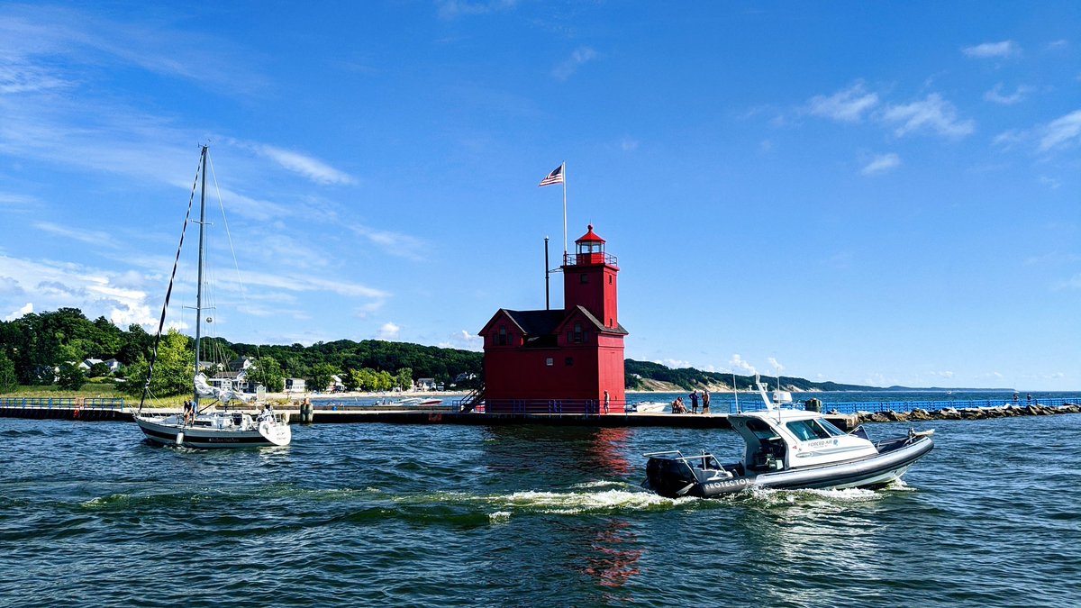 ToursAroundMI's tweet photo. With these beautiful water views, it's no surprise Michigan ranks near the top for boat registrations in the nation.
@discoverholland #BigRedLighthouse #LakeshoreTours #GreatLakesTours @PureMichigan #OnePureMichigan #LighthouseTours #boating #ToursAround #ExperienceLife https://t.co/8xcZdX5oQx