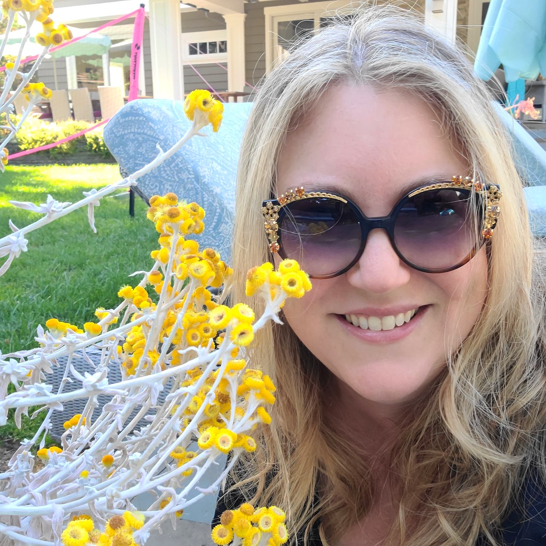 JoyAdare's tweet photo. Aren't these little yellow flowers so pretty?
#gardeningwithjoy #flowers #contemporaryromance #romancewriters #writermomsofinstagram #writingromance #writermoms #romanceauthor #aspiringauthor #womenwriters #writing #romancewriting #romancereaders #sunglasses #franciskleinparis https://t.co/NiTzYIfae0