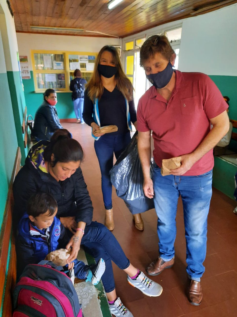 grillo141's tweet photo. @ADOMIS_Misiones presentes hoy en Hospital Campo Viera sector Pediatría..Gracias por el mimo y el afecto a nuestra gurisada! @ANIBALGURAWSKI @MaryPerrotta7 @Marcos42866602 @CristinaFretes4 @fabianchilipank https://t.co/hJWlWloHgJ