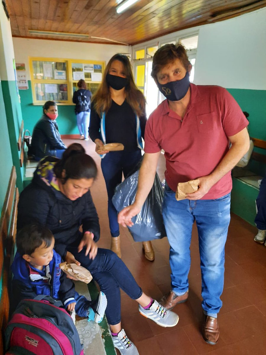 grillo141's tweet photo. @ADOMIS_Misiones presentes hoy en Hospital Campo Viera sector Pediatría..Gracias por el mimo y el afecto a nuestra gurisada! @ANIBALGURAWSKI @MaryPerrotta7 @Marcos42866602 @CristinaFretes4 @fabianchilipank https://t.co/hJWlWloHgJ