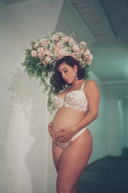 2 pic. so dreamy 🌷🌷🌷 https://t.co/qKhy1C8Trh