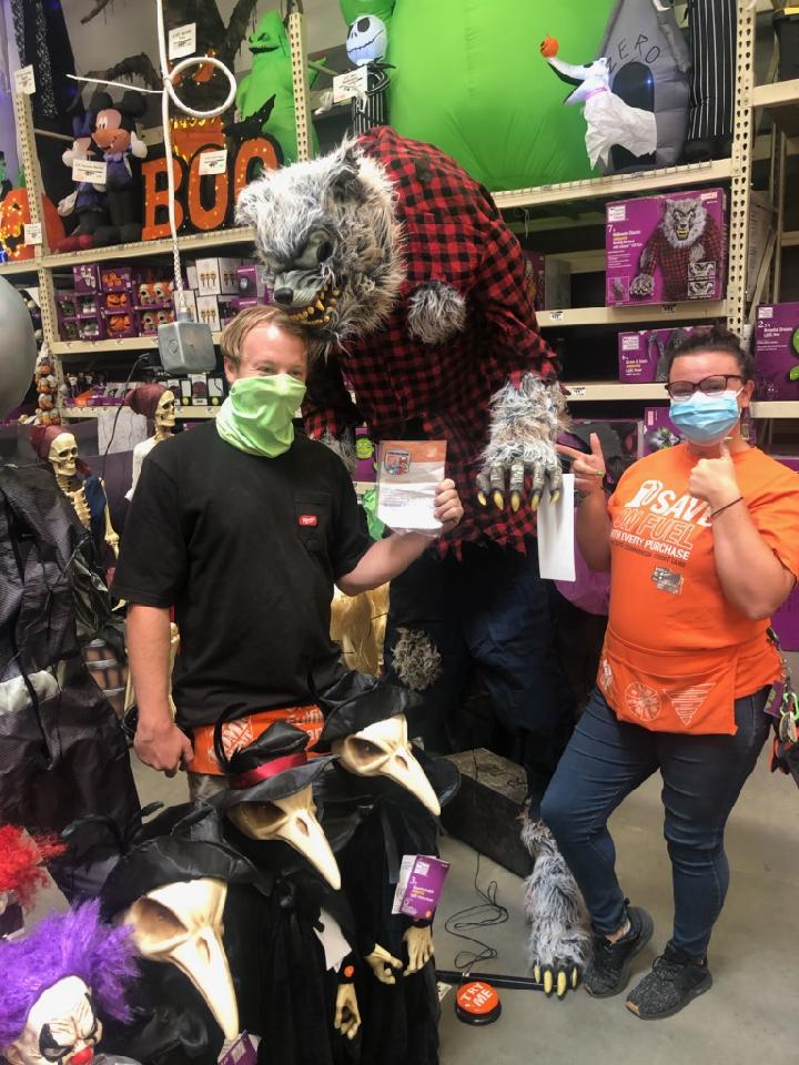 Delivering some well deserved homer badges to our hardworking deliveries team!  Way to go Anders,  Keith, and Alex! 
#8597forever #pacnorthproud #awesomeauburn