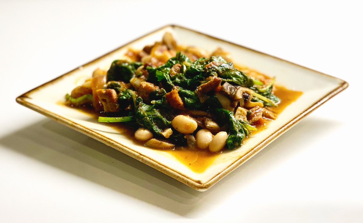 #whatsfordinner  #kale #creminimushrooms #greatnorthern #beans #italian #sausage #tomatoes #spices #icancook #homecooking #diy