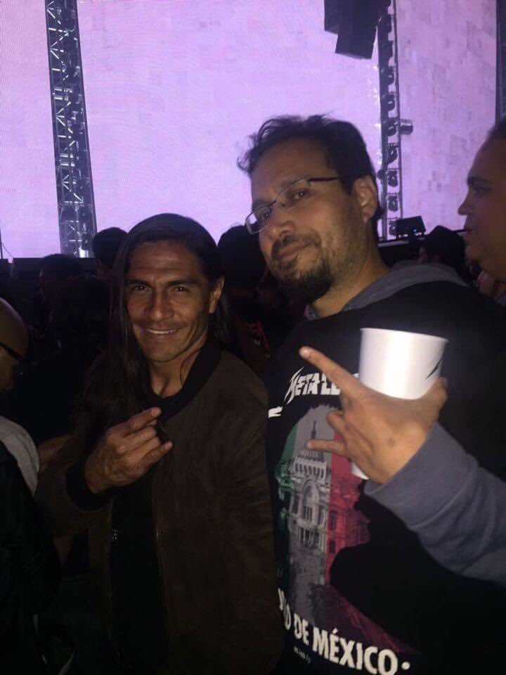 fancitofromhell's tweet photo. Mi amigo Paco Palencia los saluda desde el Snake Pit #MetallicaMondays #MetInMexico https://t.co/pmubvlNC3Q