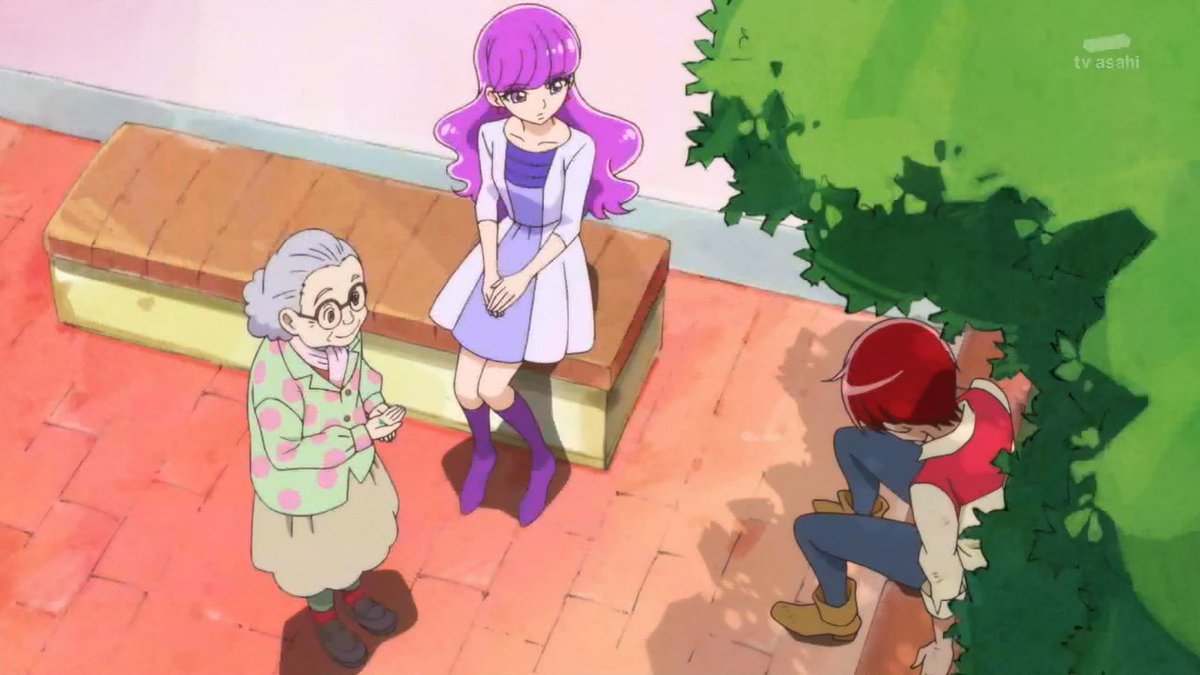 In that same episode, Akira and Yukari helps an old woman who dropped something.When Akira is resting up afterwards, the old woman tells Yukari that "her boyfriend is quite the keeper", mistaking Akira for a boy.Yukari replies that she agrees.
