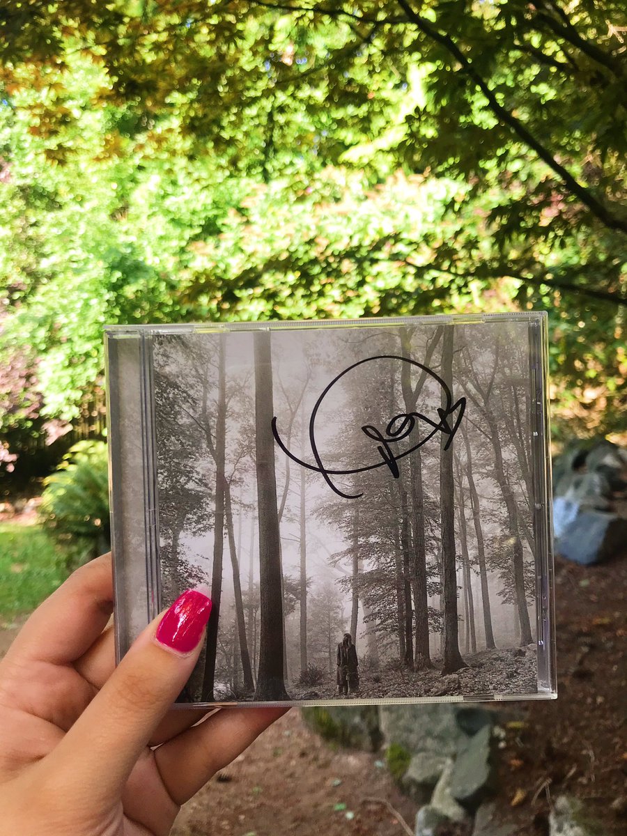 jolenekristine's tweet image. i got another signed folklore cd from a record store today so i’m going to do a giveaway! (i will ship it to wherever you are) retweet this to enter!! 💫⭐️
