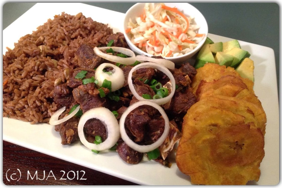 If you look up RANGE and EXCELLENCE online you might find a picture of Gwenaëlle Thomas ( @getneuro) doing neuroscience, or engineering, or ASL. You might also find a pic of this exact plate of Griot, pikliz, tostones, and arroz congri.
