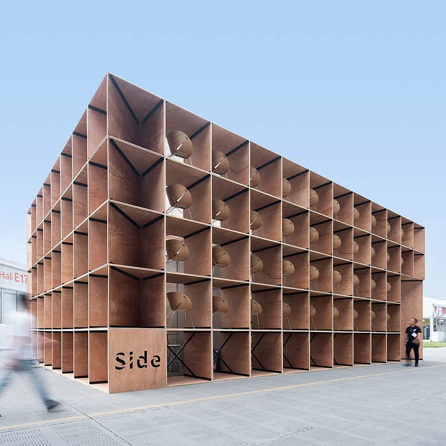 miempresaverde's tweet photo. Este es el tipo de iniciativas que hacen a las empresas más verdes (de verdad). Rooi Design and Research ha creado un pabellón de muebles que se puede reciclar y servir para infinidad de propósitos. ¿Empresas que siempre dependen del stand para exhibirse? Esta es una opción 🌲🍃 https://t.co/r5BpsxNZyq