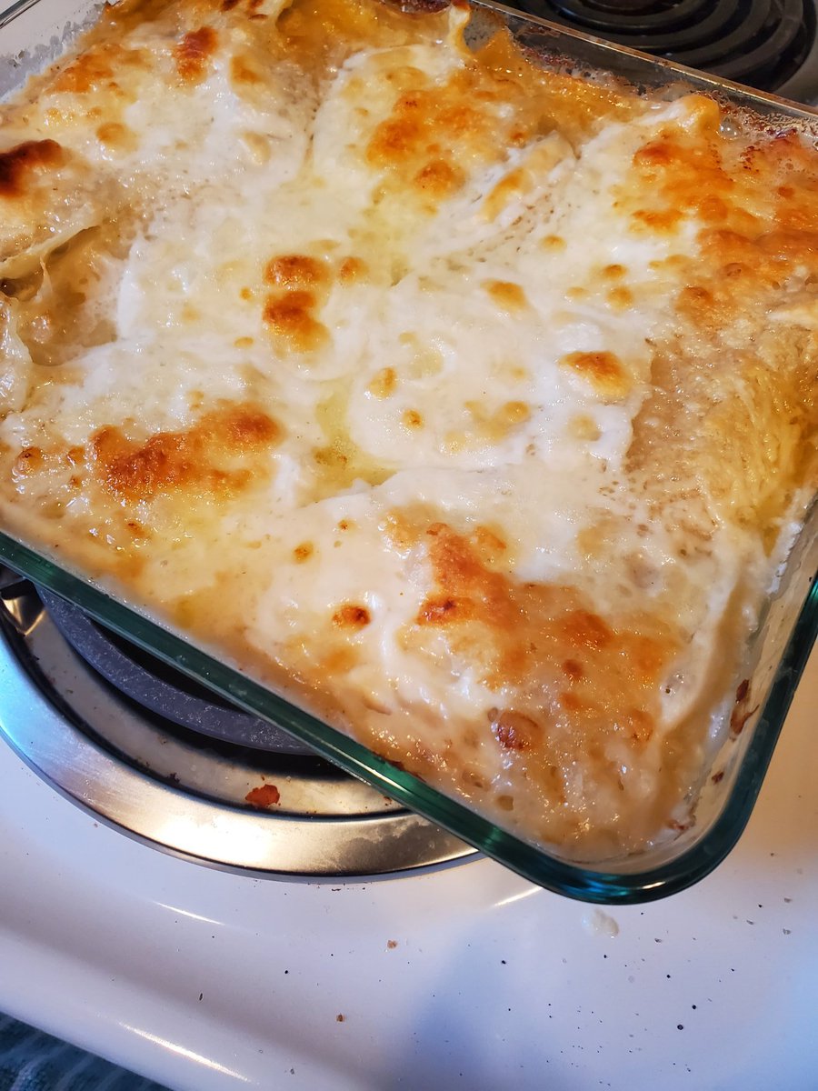 I love myself some SPECIFICITY, so I gotta say, this specific Three-mushrooms, four-cheeses spinach lasagna is almost as perfect as the chef herself Stephanie Renee ( @OsmosisReads)
