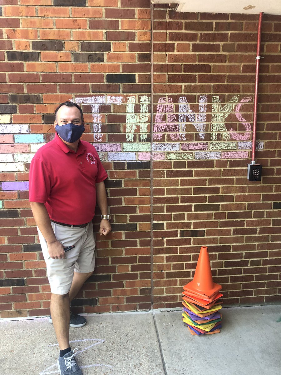 OakvilleMiddle's tweet photo. What a nice surprise this morning. #msdr9#spartanstrong https://t.co/LwUDMVP4re