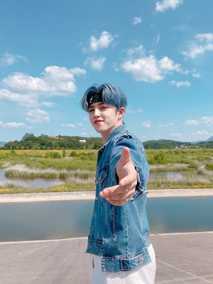 JeonghanLinh's tweet photo. Đưa tay đây anh nắm nè #에스쿱스 #세븐틴 #SCOUPS #SEVENTEEN https://t.co/CowlVHfbsu