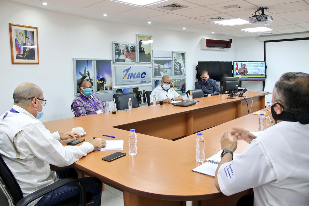 ComandoBuho1402's tweet photo. #Hoy 🗓️ Por directrices del Pdte. @NicolasMaduro y Min. @HipolitoMRT2 el pdte. del @InacVzla @JuanTeixeiraD sostiene reunión con representantes de la Misión Médica Cubana a fin de coordinar el Plan #PuenteAéreoDeContingencia2020 para el bienestar de nuestro pueblo. https://t.co/ou5CSyqF4t